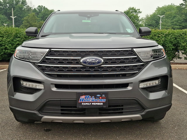 Certified 2023 Ford Explorer XLT w/ Equipment Group 202A AWD/4WD image 3