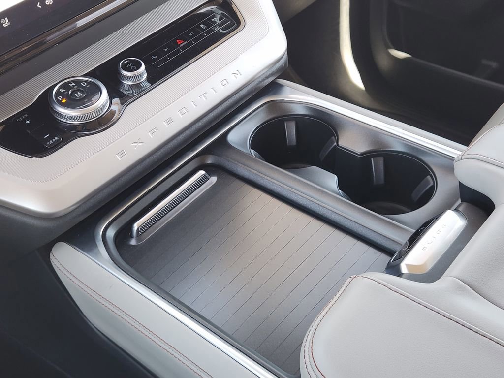 Certified 2025 Ford Expedition Active image 18