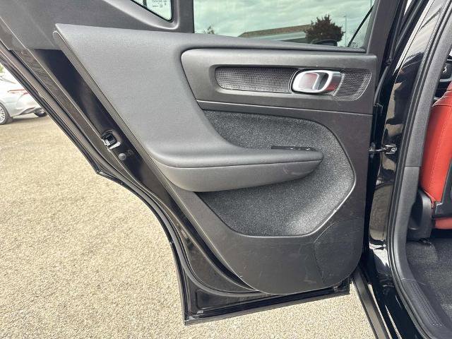 Used 2021 Volvo XC40 T4 Inscription FWD image 23