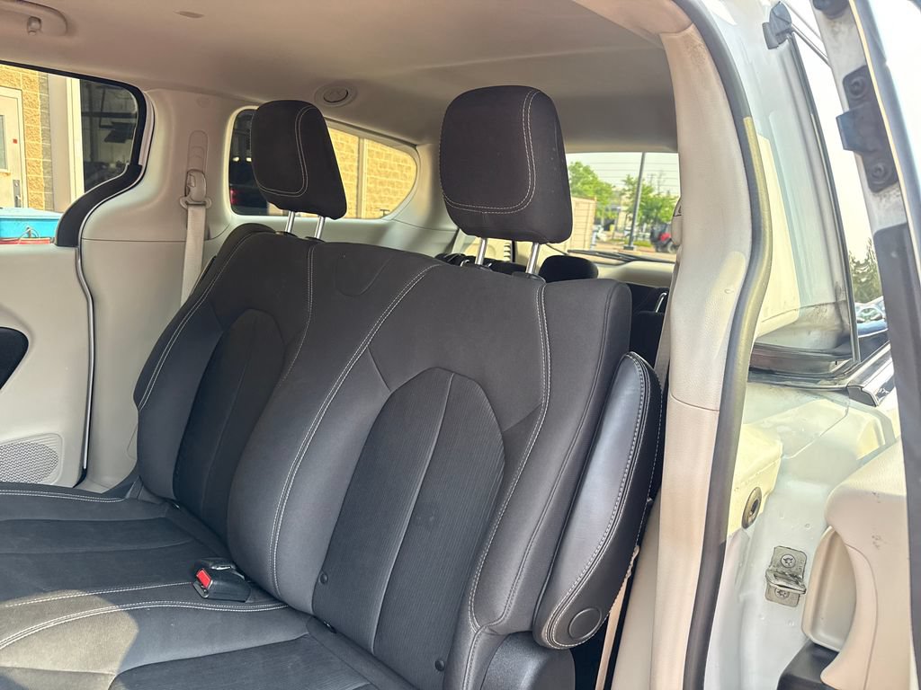Used 2020 Chrysler Voyager L FWD image 20