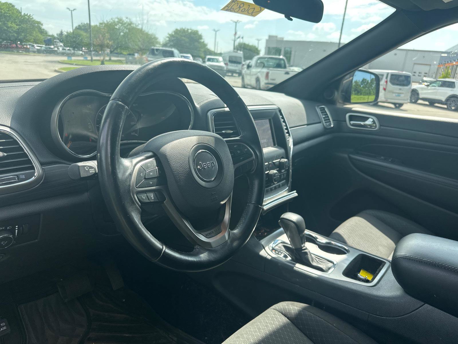 Used 2020 Jeep Grand Cherokee Laredo AWD/4WD image 15