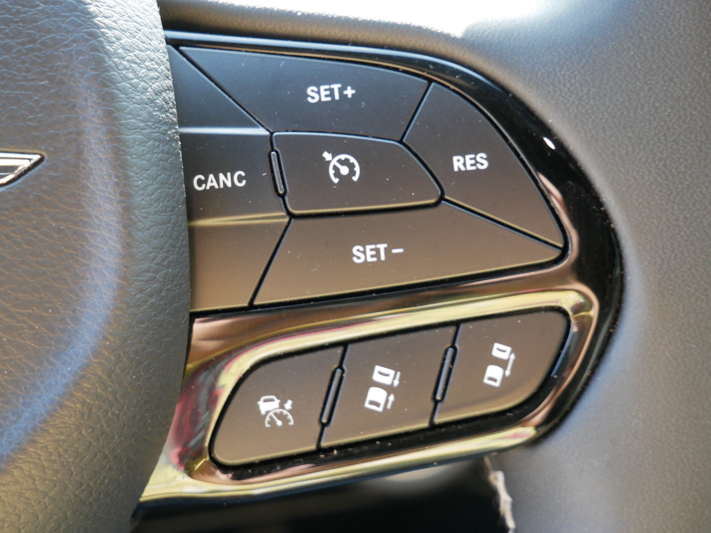 Used 2026 Chrysler Pacifica Limited w/ S Appearance Package FWD image 24
