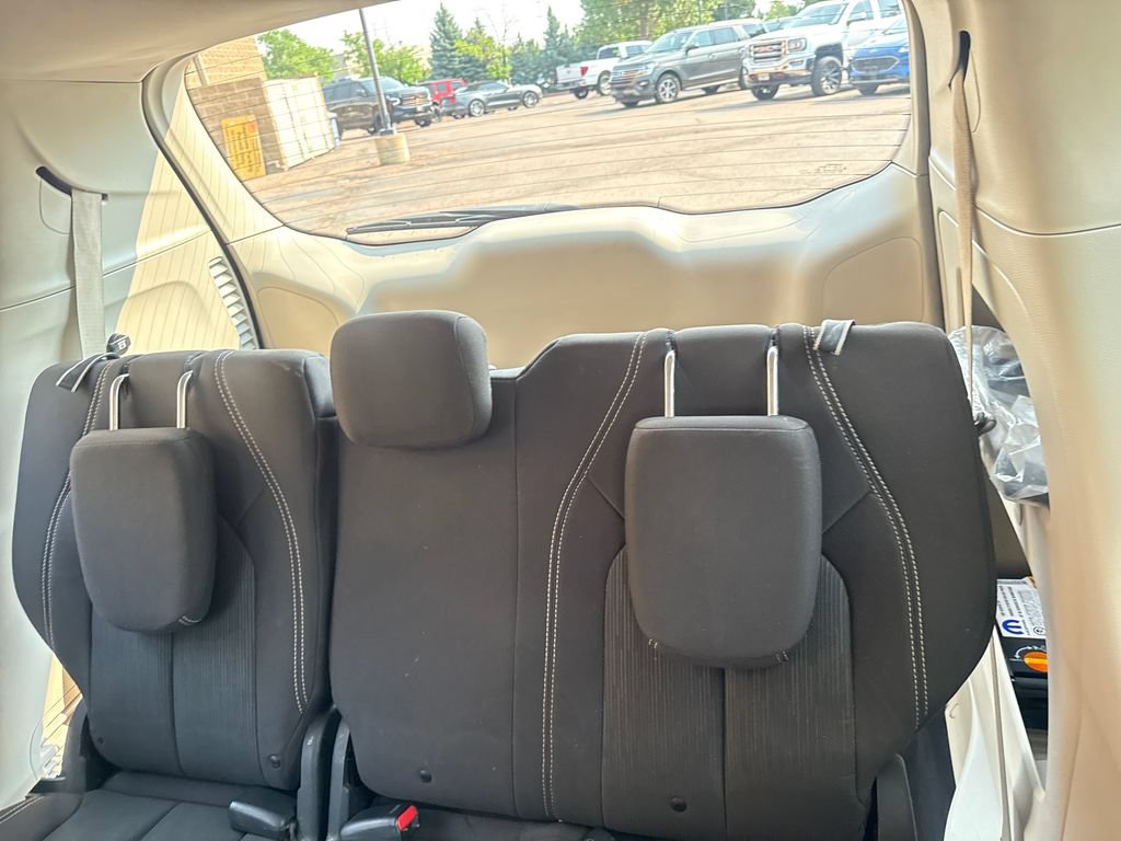 Used 2020 Chrysler Voyager L FWD image 21