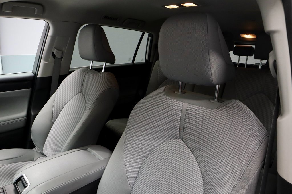 Used 2023 Toyota Highlander LE image 26
