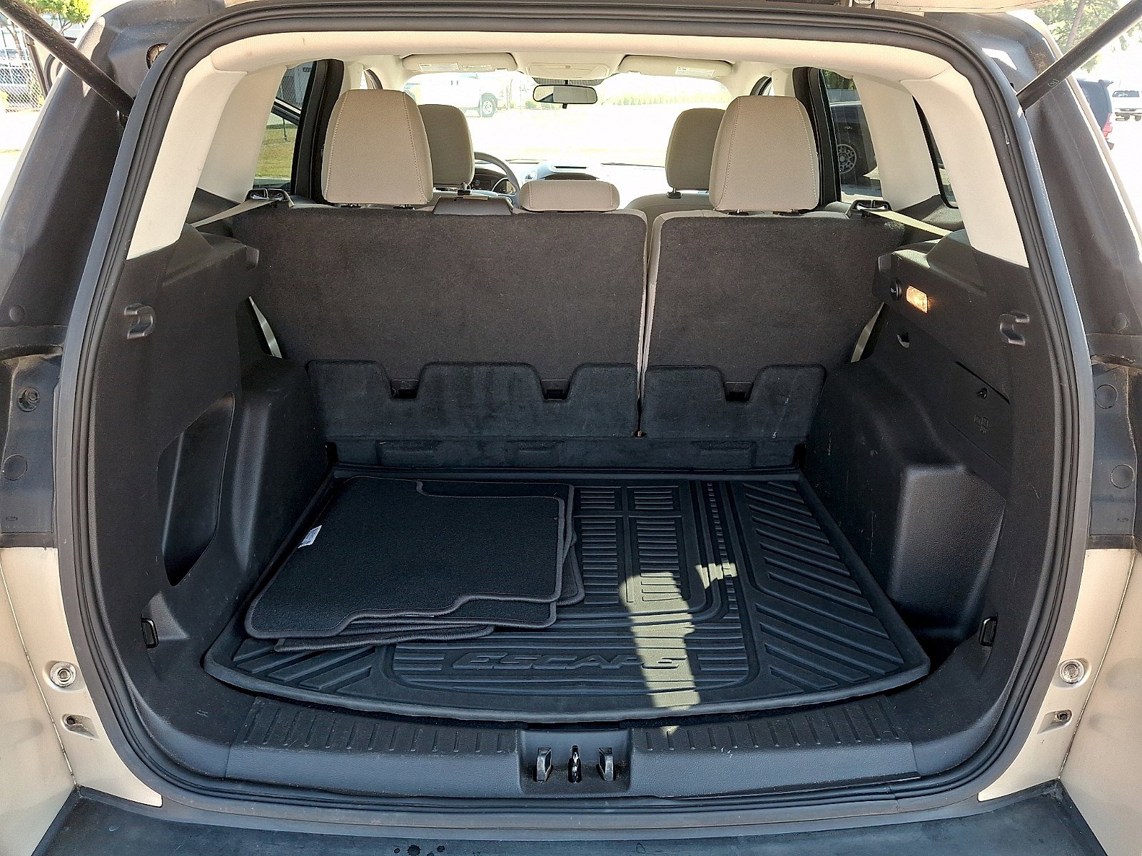 Certified 2018 Ford Escape SE w/ SE Sync 3 Package FWD image 28