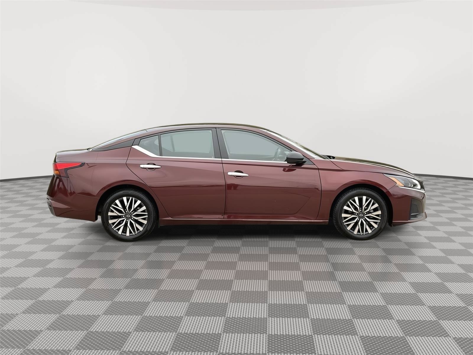 Used 2025 Nissan Altima 2.5 SV FWD image 6