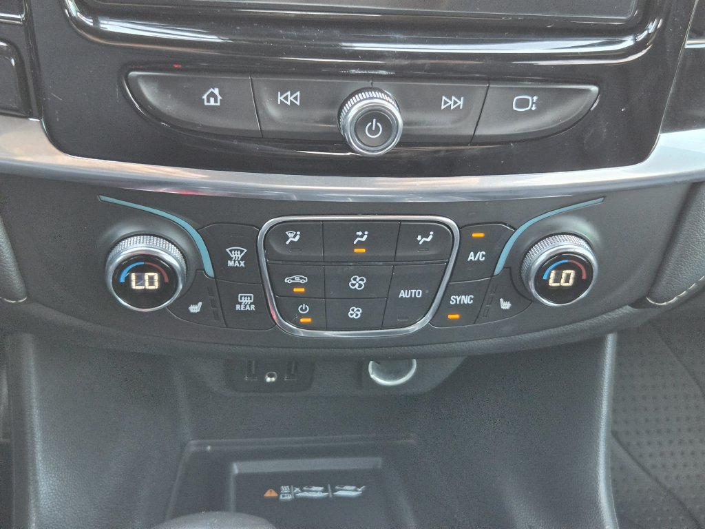 Used 2022 Chevrolet Traverse LT FWD image 18