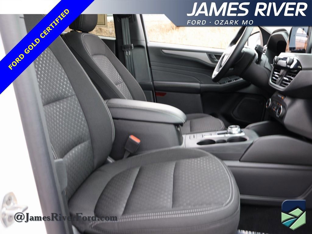 Certified 2025 Ford Escape Active w/ Cold Weather Package image 9