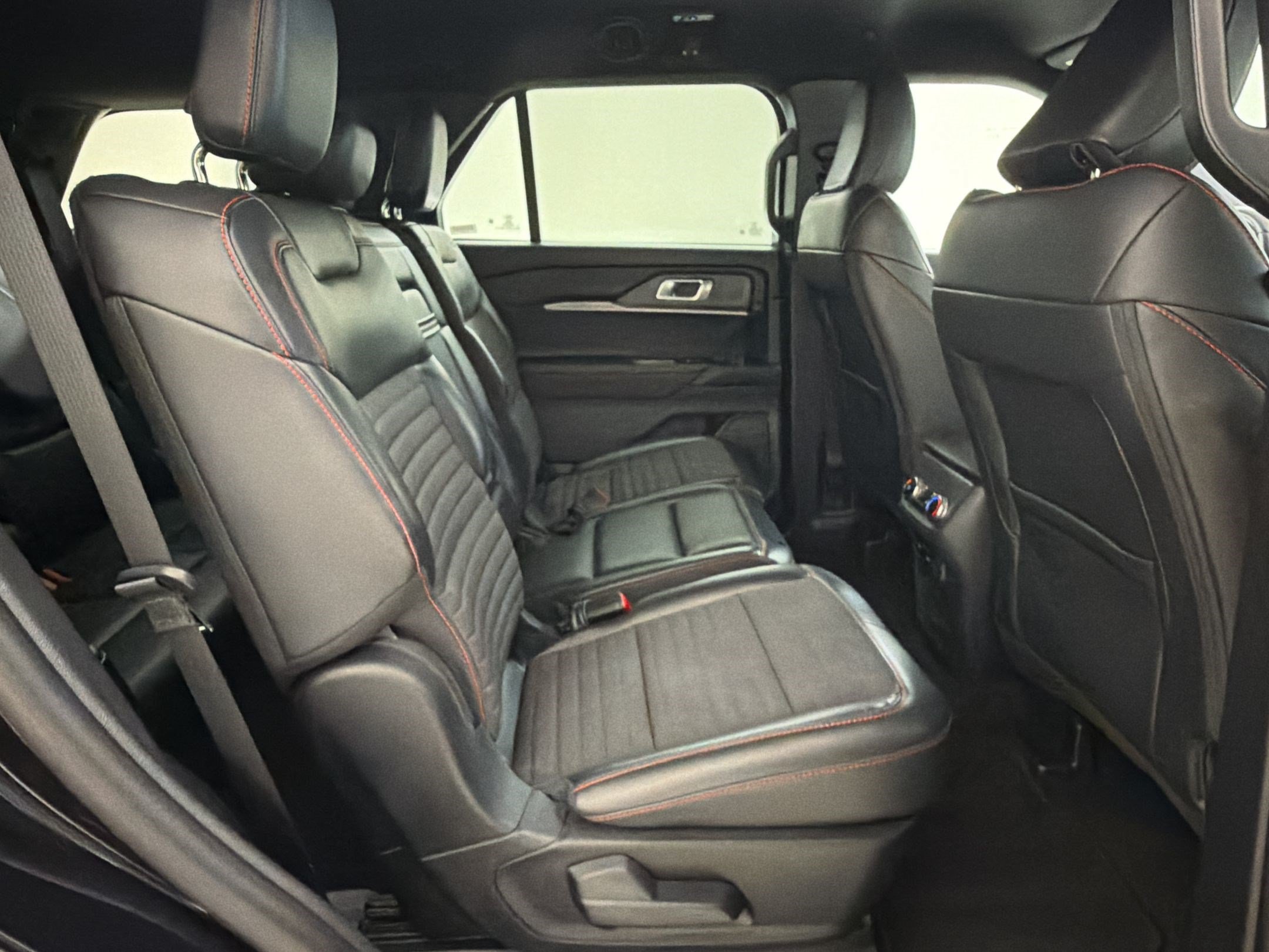 Certified 2025 Ford Explorer ST-Line w/ ST-Line Street Pack AWD/4WD image 31