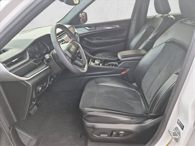 Used 2023 Jeep Grand Cherokee Altitude AWD/4WD image 15