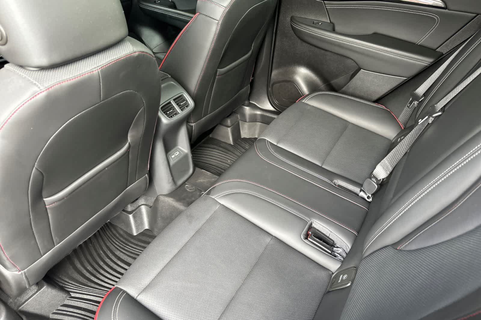 Used 2022 Buick Envision Essence w/ Technology Package I FWD image 4