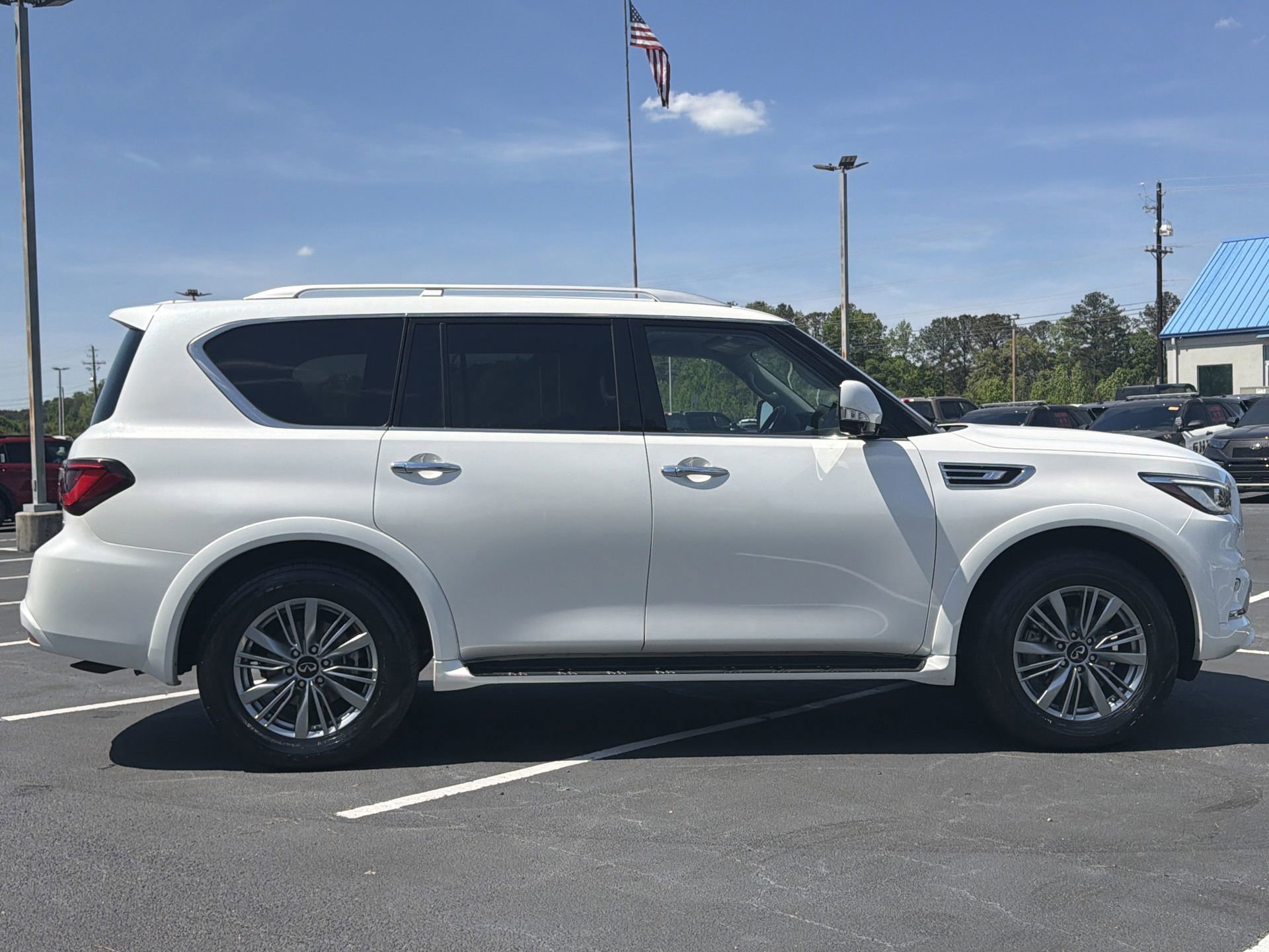 Used 2024 INFINITI QX80 Luxe AWD/4WD image 2
