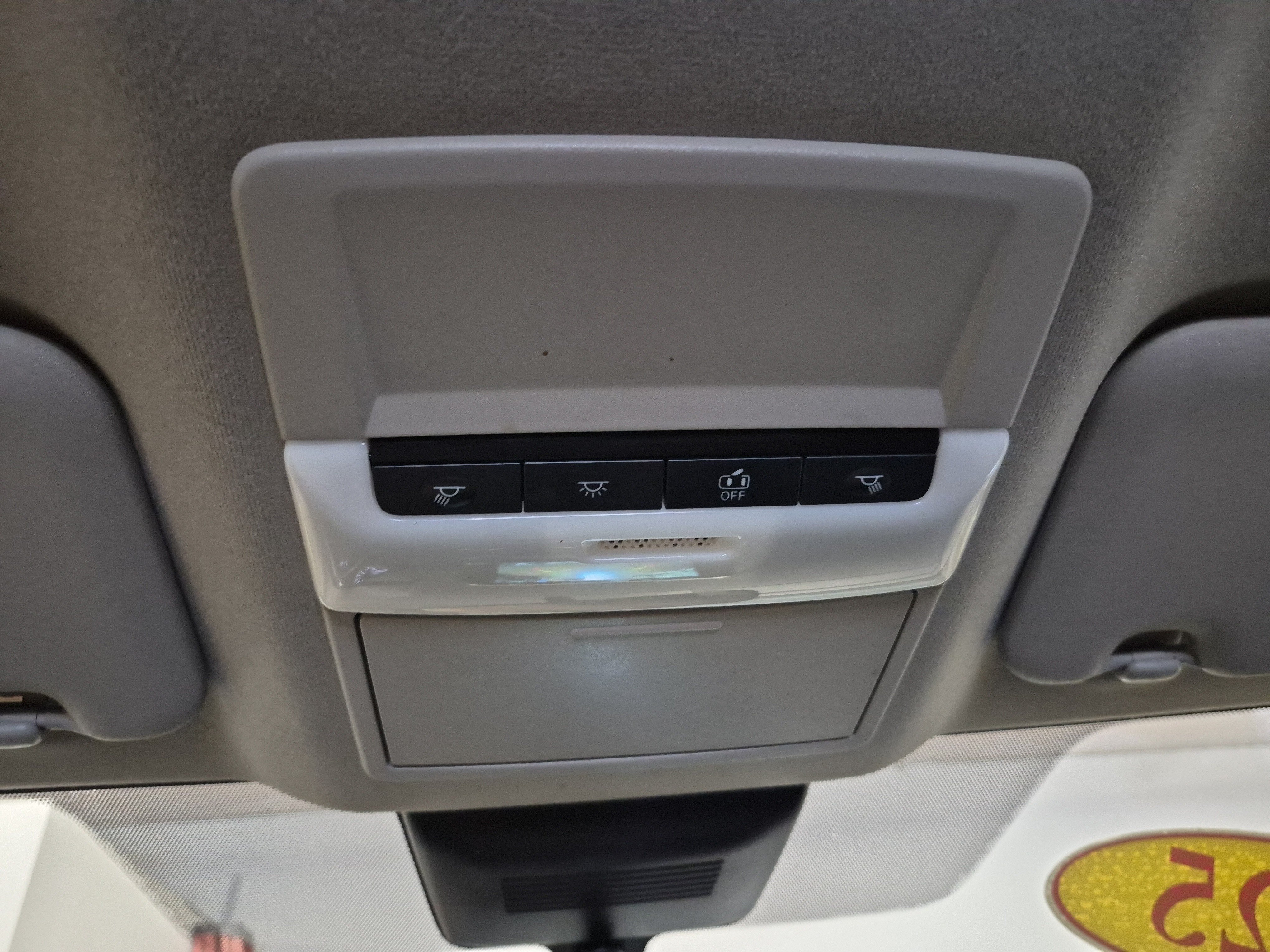 Used 2025 Nissan Sentra SR FWD image 34