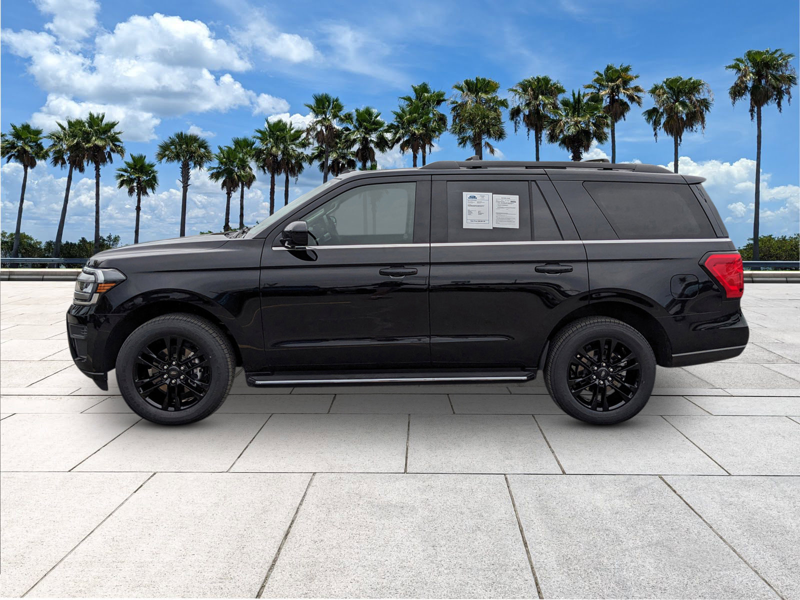 Certified 2022 Ford Expedition XLT image 5