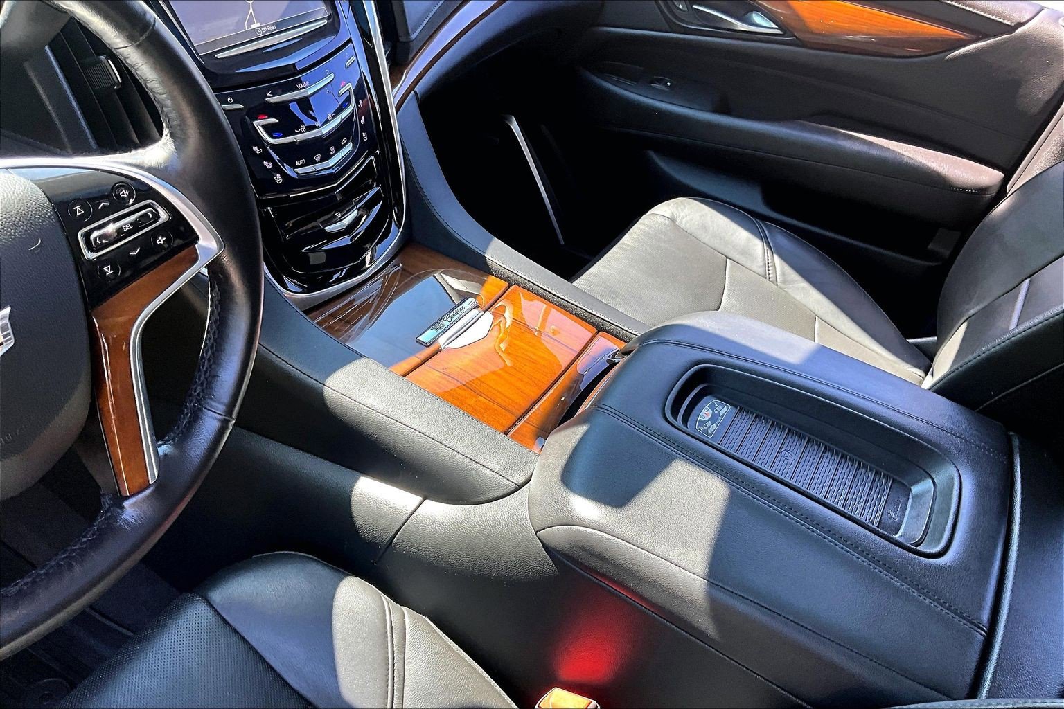 Used 2020 Cadillac Escalade Luxury AWD/4WD image 14