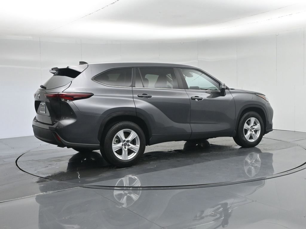 Used 2024 Toyota Highlander LE image 12