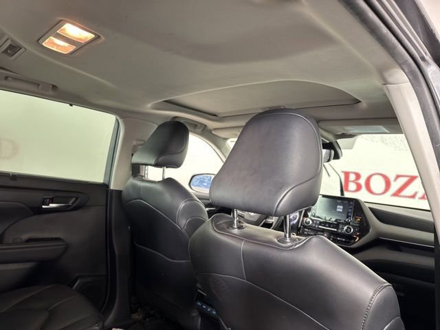Used 2022 Toyota Highlander XLE image 19