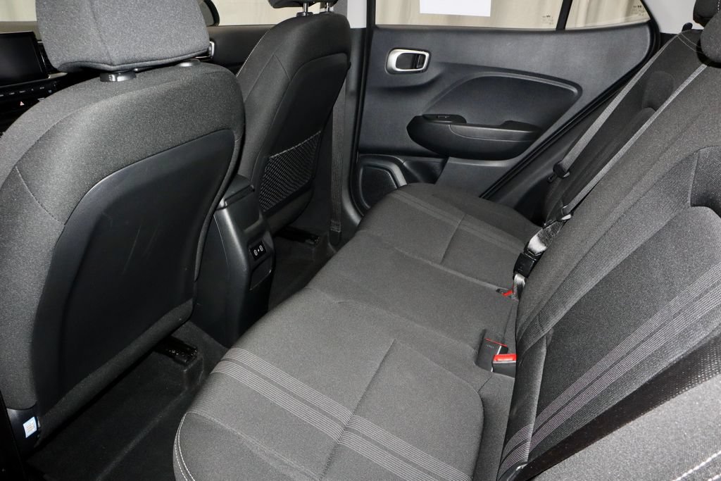 Used 2025 Hyundai Venue SEL FWD image 20