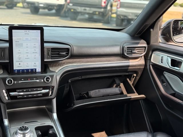 Certified 2020 Ford Explorer Platinum w/ Premium Technology Package AWD/4WD image 31