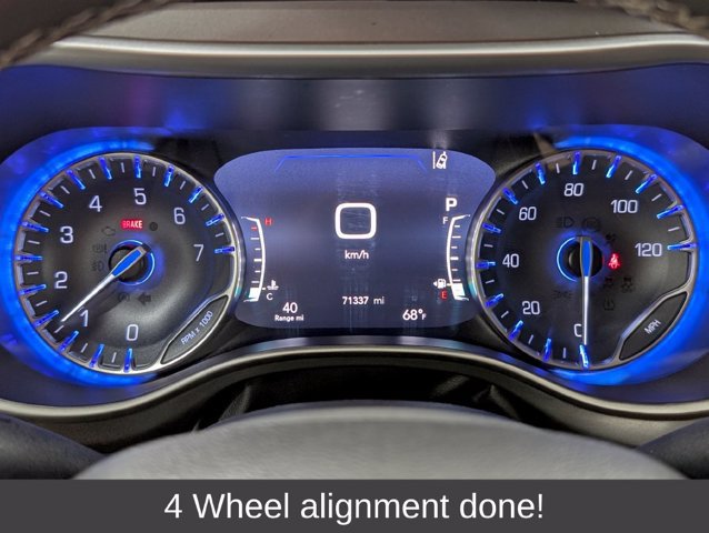 Used 2023 Chrysler Pacifica Touring-L FWD image 4