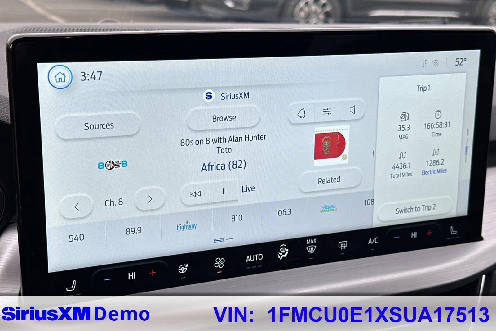 Certified 2025 Ford Escape SE w/ PHEV Premium Package image 29