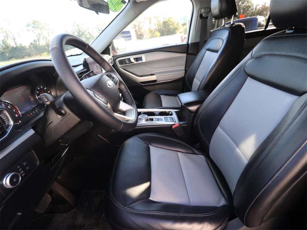 Certified 2022 Ford Explorer XLT w/ Equipment Group 202A image 8