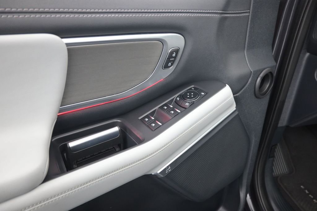 Certified 2025 Ford Expedition Platinum w/ Driver's Package AWD/4WD image 12