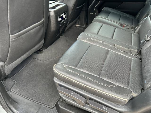 Used 2023 GMC Yukon XL SLT AWD/4WD image 17