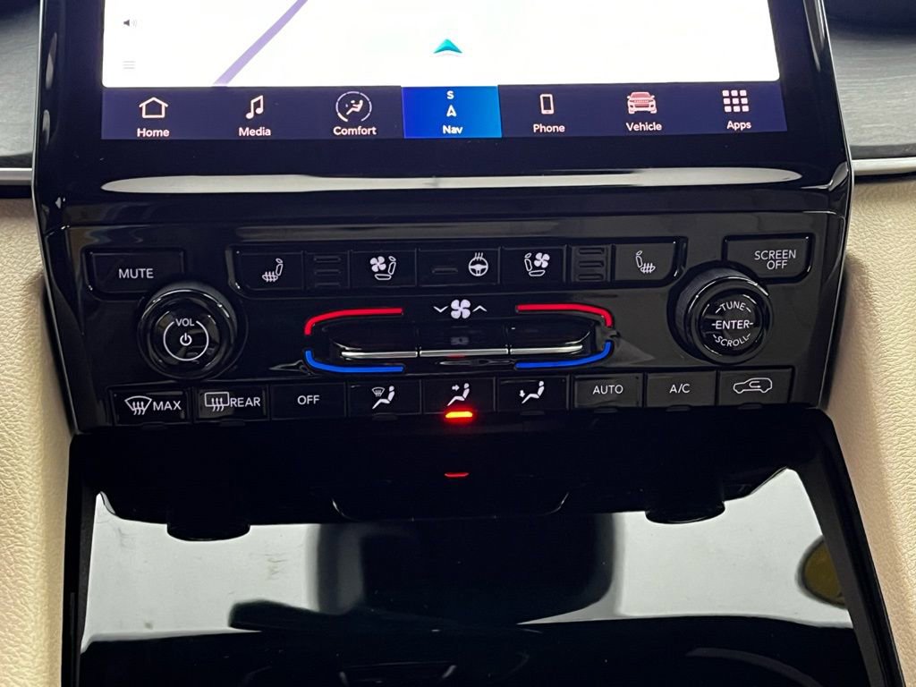 Used 2024 Jeep Grand Cherokee L Limited w/ Luxury Tech Group II image 7