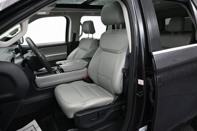 Certified 2025 Ford Expedition Active AWD/4WD image 12