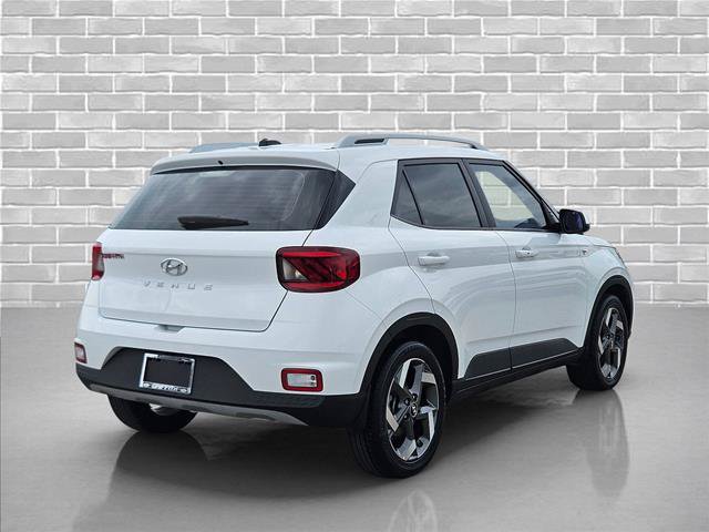 Used 2025 Hyundai Venue SEL FWD image 5