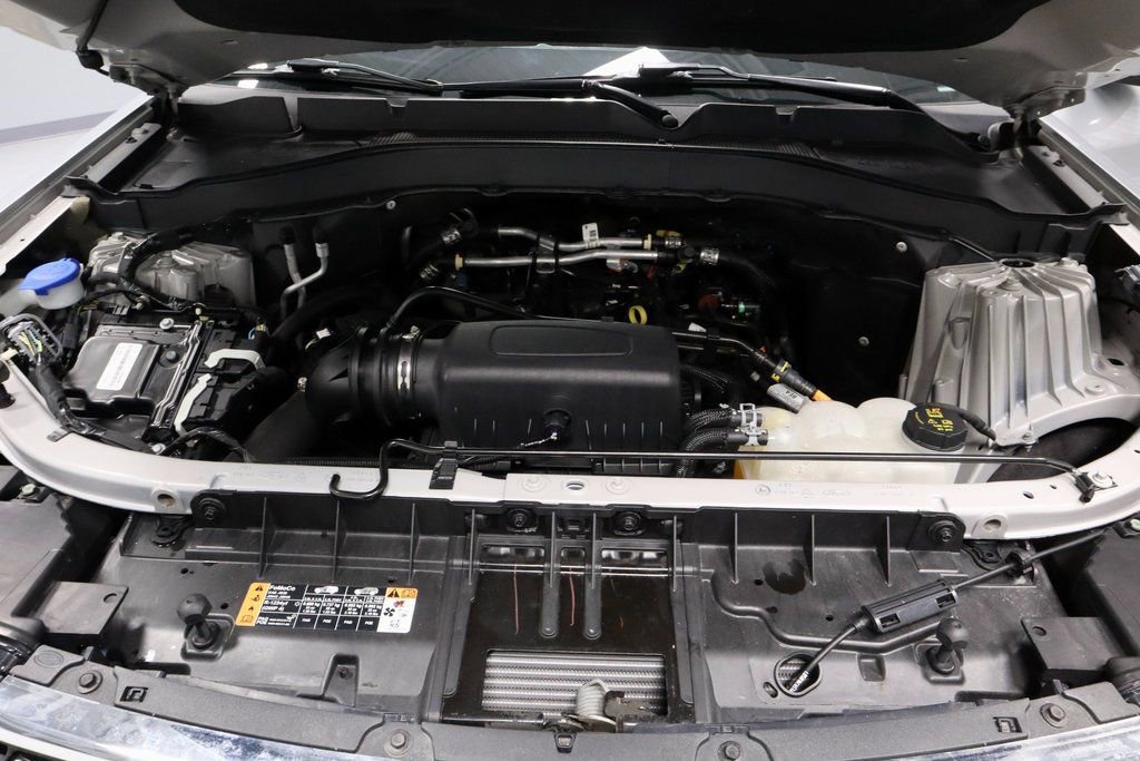 Certified 2022 Ford Explorer XLT w/ Equipment Group 202A image 17
