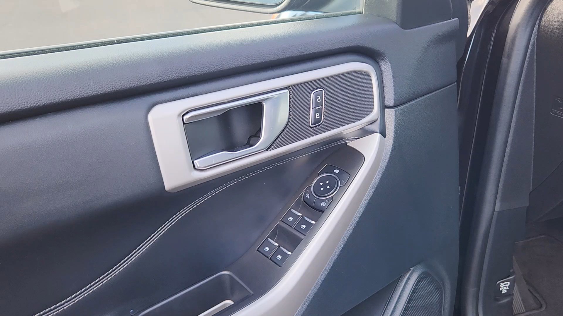 Certified 2024 Ford Explorer XLT w/ Equipment Group 202A image 8