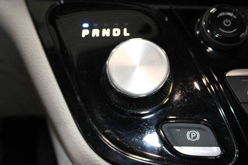 Used 2023 Chrysler Pacifica Limited FWD image 49