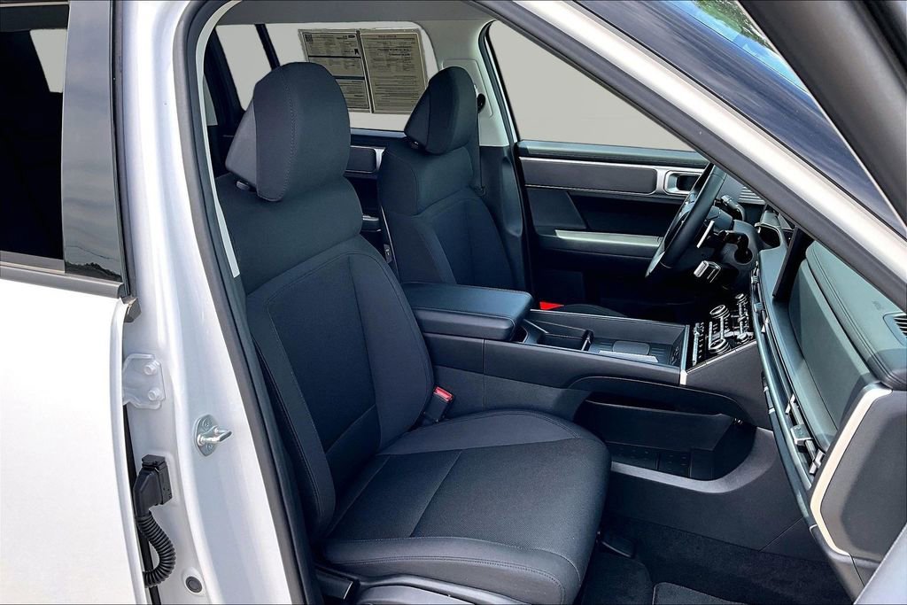 Used 2025 Hyundai Santa Fe SE AWD/4WD image 7