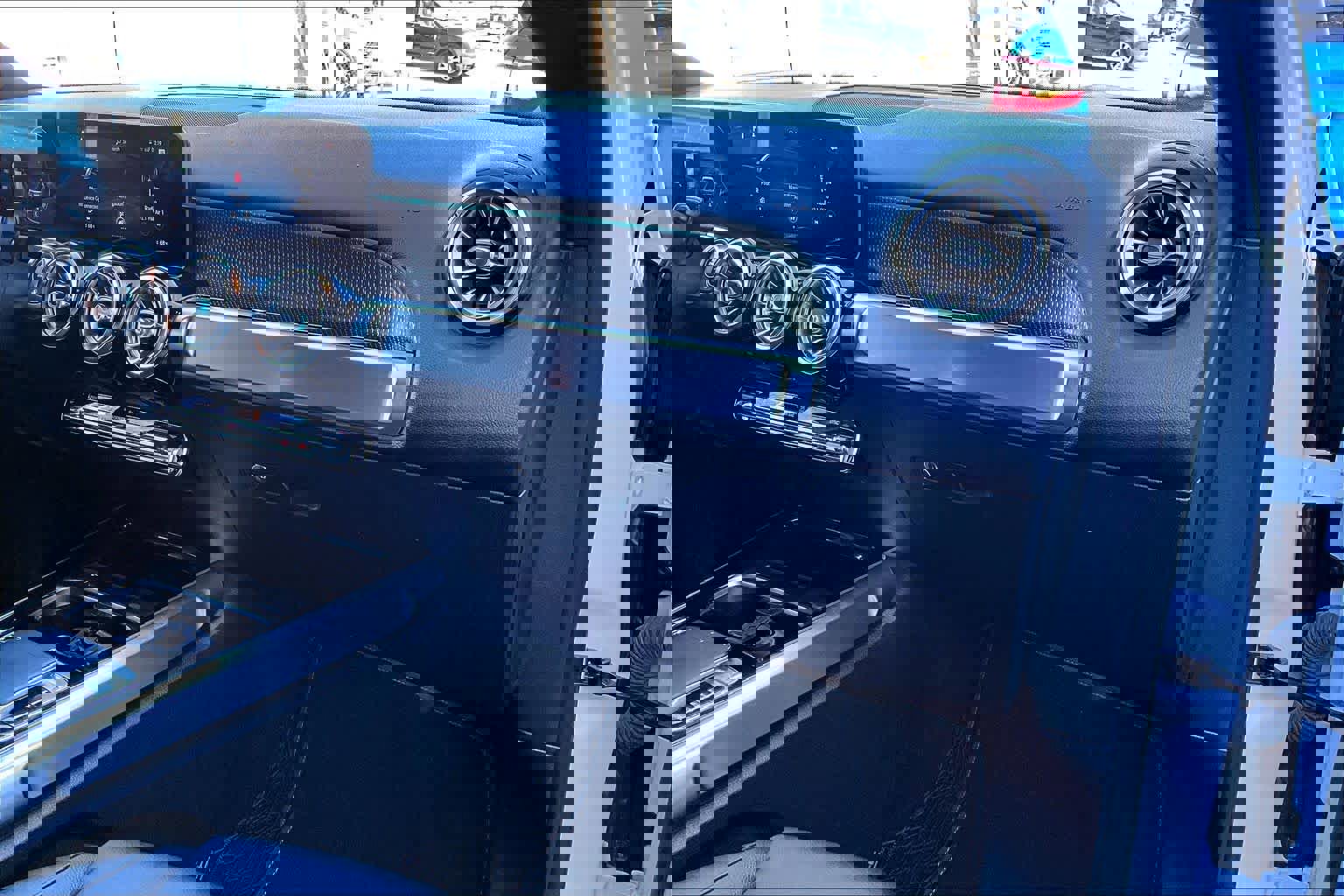 Used 2020 Mercedes-Benz GLB 250 image 20