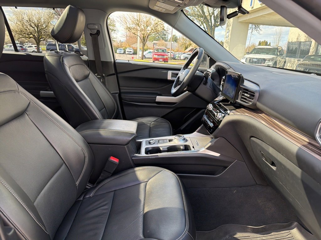Certified 2022 Ford Explorer Limited w/ Equipment Group 301A image 7