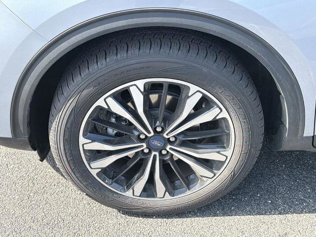 Certified 2022 Ford Escape SEL w/ SEL Stealth AWD Package image 34