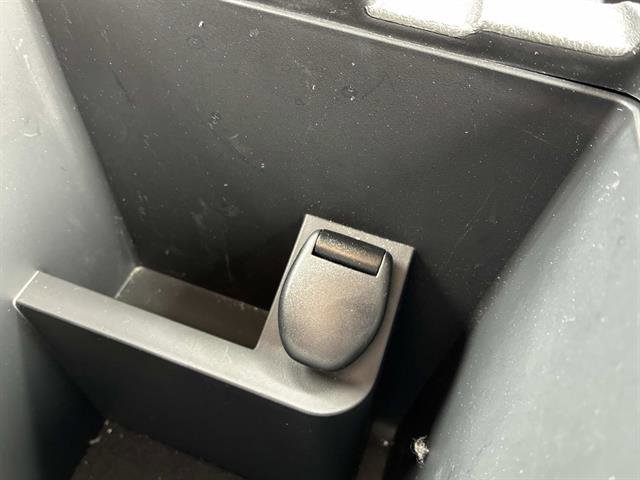 Used 2017 Nissan Rogue SV w/ SV Premium Package image 16