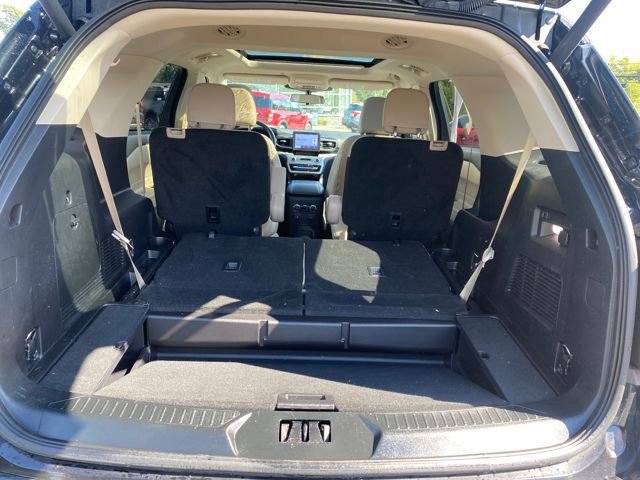 Certified 2022 Ford Explorer XLT w/ Equipment Group 202A image 10