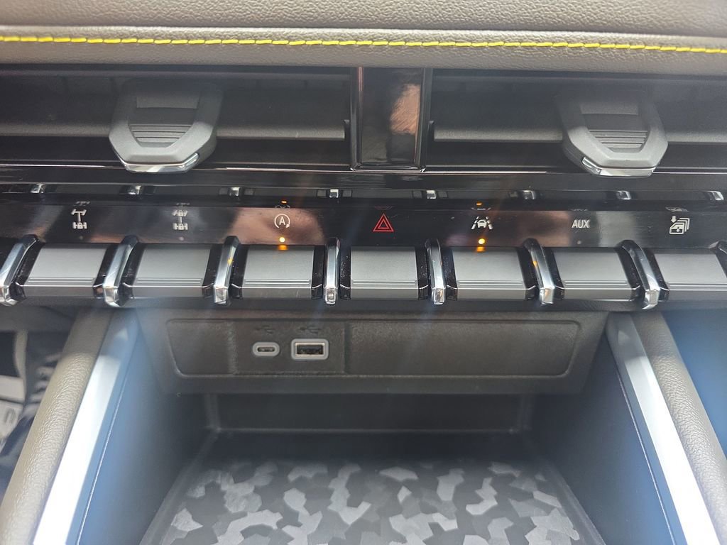 Used 2024 Chevrolet Colorado ZR2 w/ Technology Package image 37