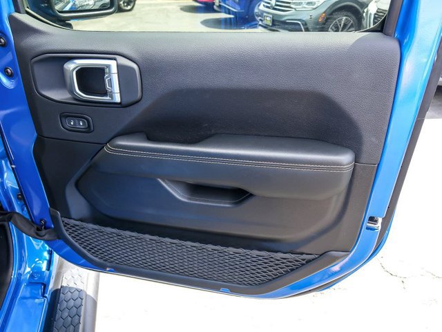 Used 2024 Jeep Wrangler Unlimited Sahara w/ Technology Group AWD/4WD image 31