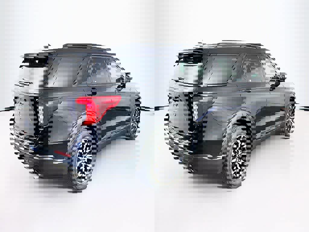 Certified 2022 Ford Explorer ST-Line w/ Class IV Trailer Tow Package image 5