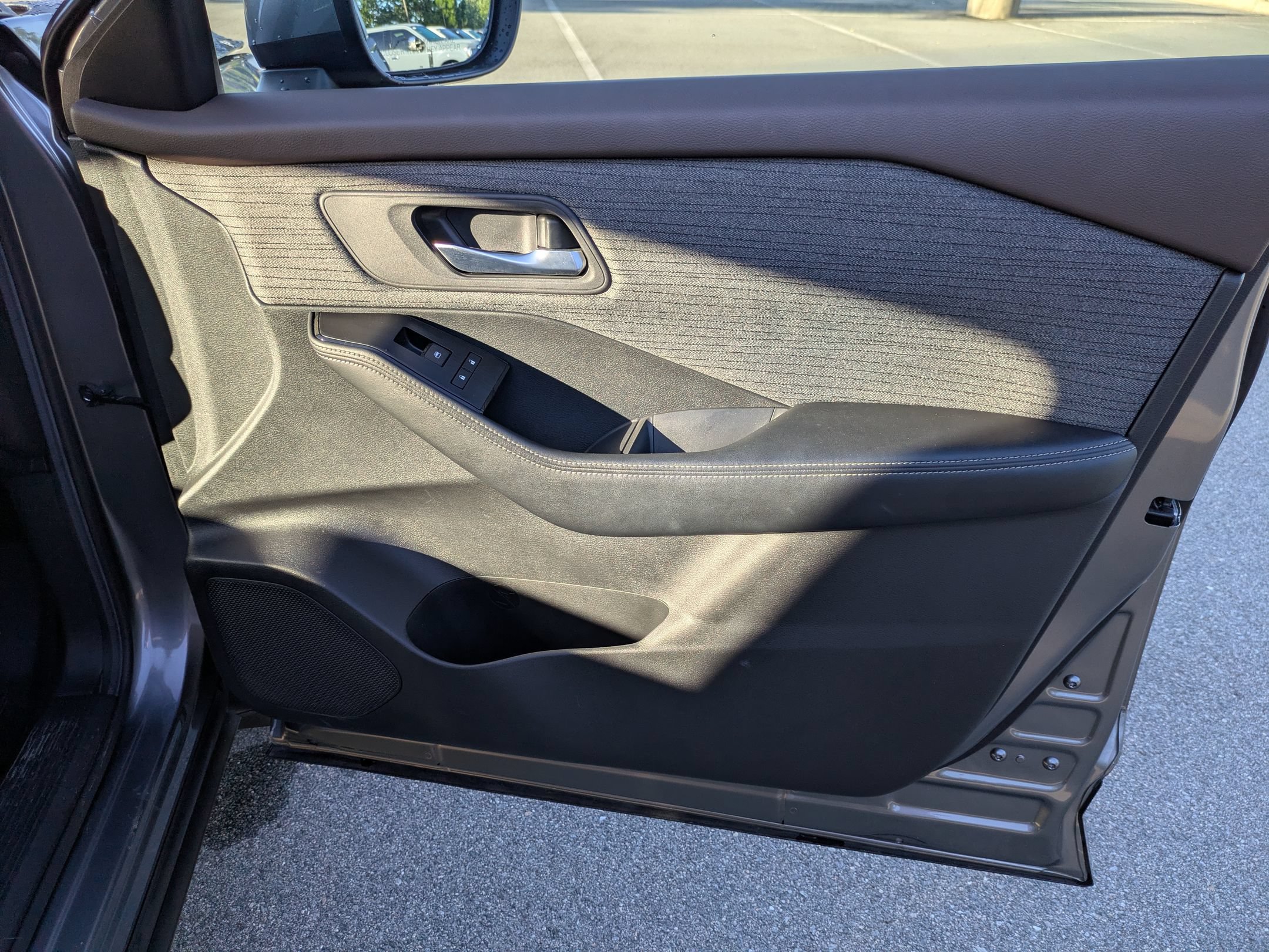 Used 2023 Nissan Rogue SV FWD image 39