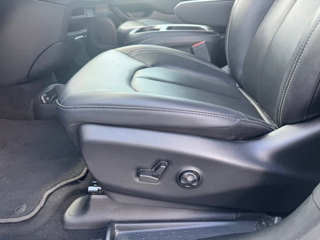 Used 2025 Chrysler Pacifica Select FWD image 6