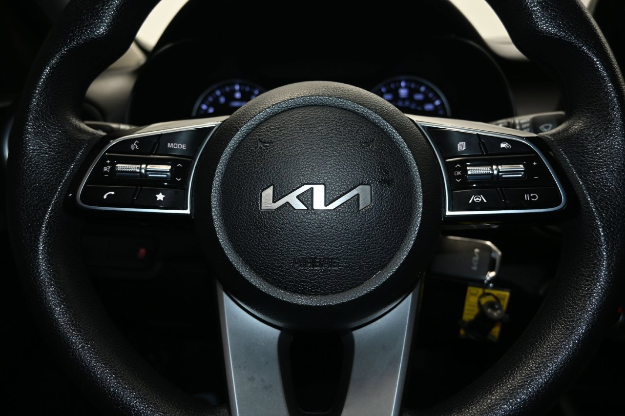 Used 2023 Kia Forte LXS FWD image 29