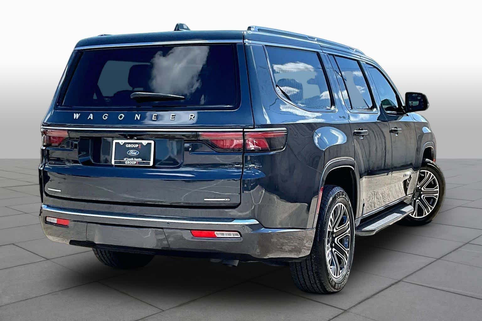 Used 2022 Jeep Wagoneer Series III AWD/4WD image 13