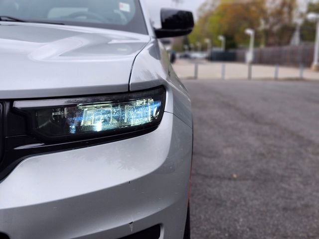 Used 2023 Jeep Grand Cherokee L Altitude AWD/4WD image 10