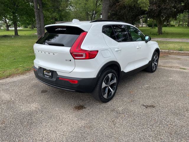 Used 2025 Volvo XC40 B5 Plus AWD/4WD image 11
