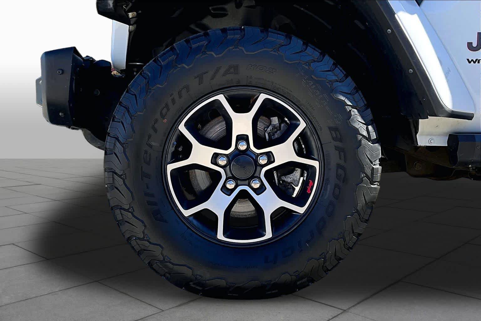 Used 2022 Jeep Wrangler Unlimited Rubicon w/ Steel Bumper Group AWD/4WD image 11
